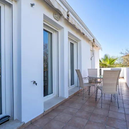 Apartament Lets In The Sun Golf Gardens